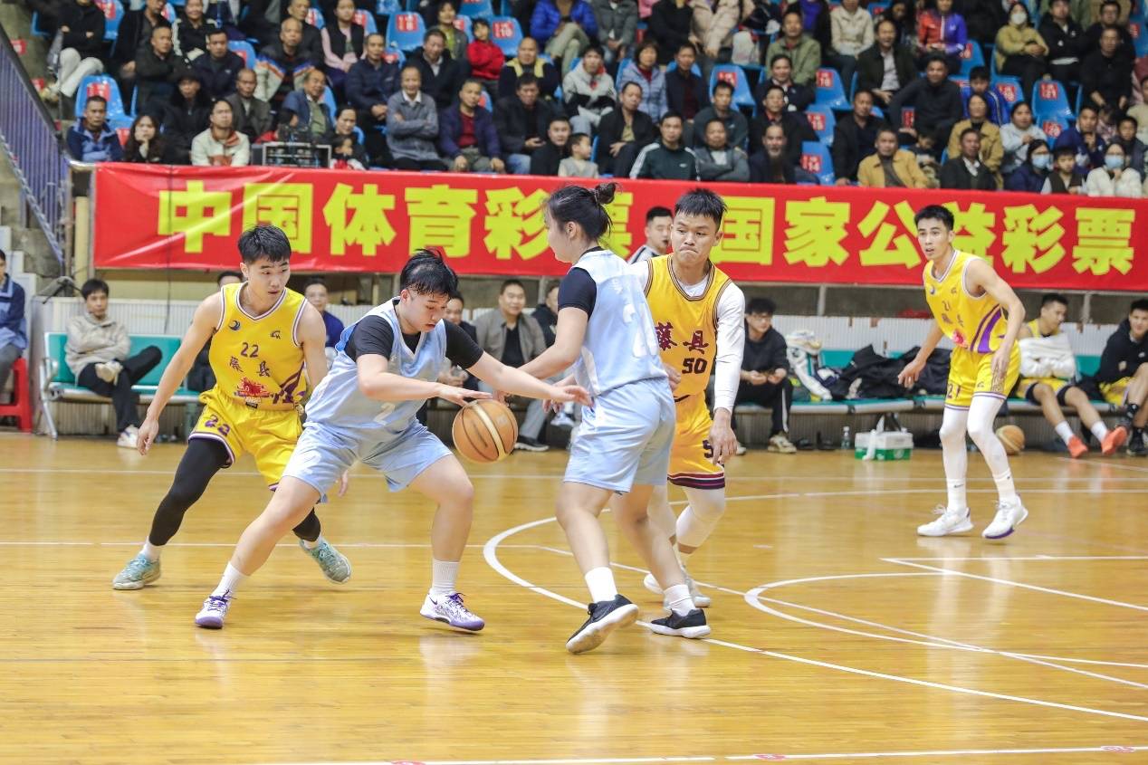 包含广西篮球队近期在赛场上展现出无与伦比的实力的词条